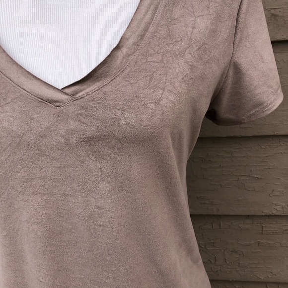 Laila Jayde faux suede basic tee! - Picture 4 of 8